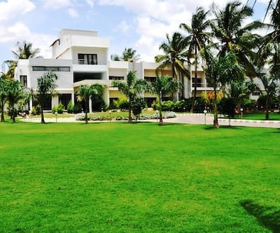 https://imgcld.yatra.com/ytimages/image/upload/t_hotel_yatra_city_desktop/v1436015086/Domestic Hotels/Hotels_CHAMARAJANAGAR/Nijaguna Residency Resort and Spa/FACADE.jpg